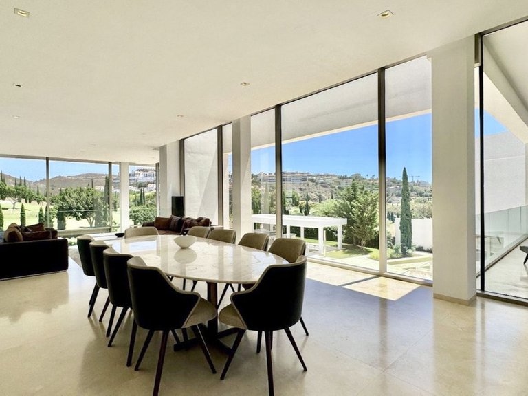 Villa for Sale in Los Flamingos, Malaga 8