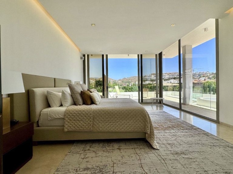 Villa for Sale in Los Flamingos, Malaga 9