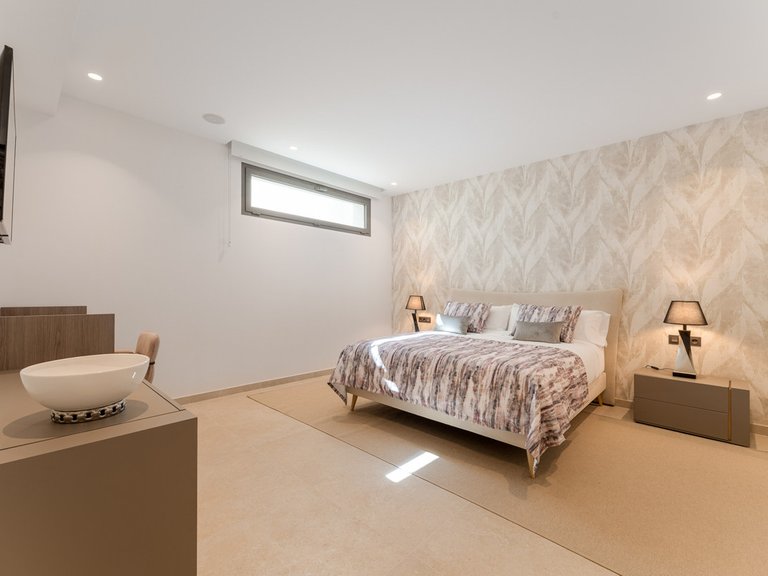 Villa for Sale in Nueva Andalucía, Malaga 27