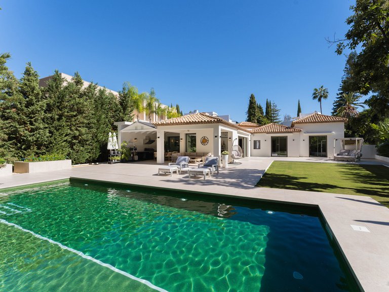 Villa for Sale in Nueva Andalucía, Malaga 32