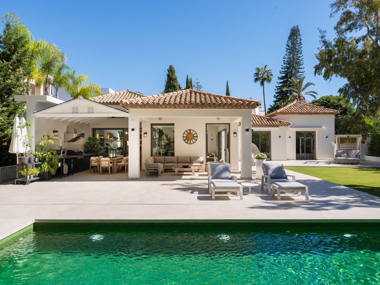 Villa for Sale in Nueva Andalucía, Malaga 33