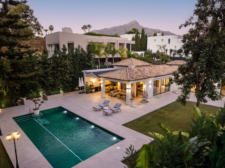 Villa for Sale in Nueva Andalucía, Malaga 41
