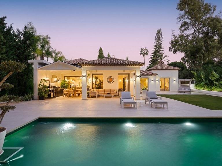 Villa for Sale in Nueva Andalucía, Malaga 42