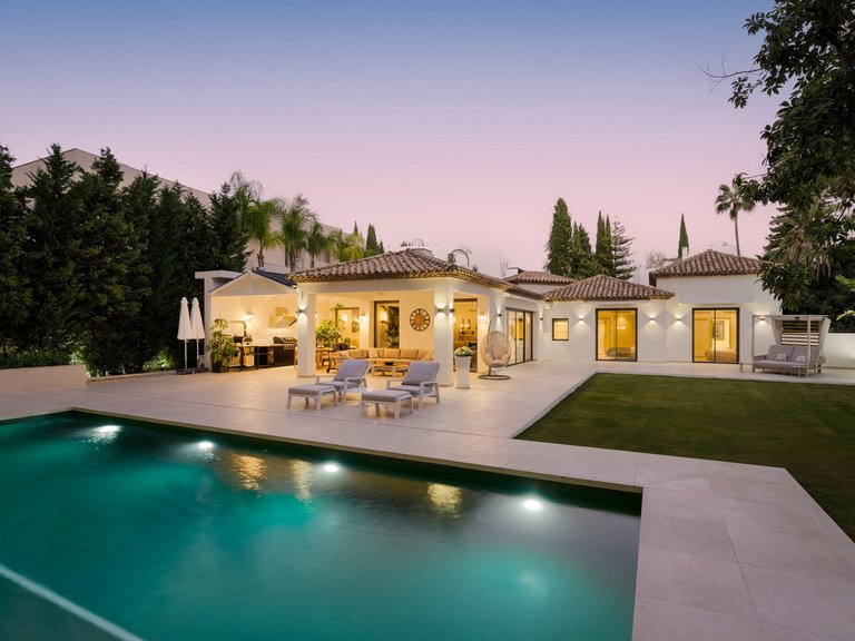 Villa for Sale in Nueva Andalucía, Malaga 44