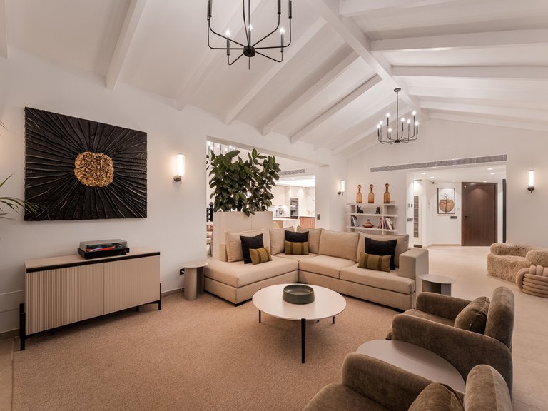 Villa for Sale in Nueva Andalucía, Malaga 48