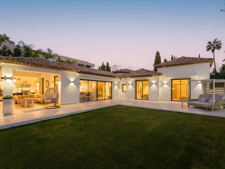 Villa for Sale in Nueva Andalucía, Malaga 58