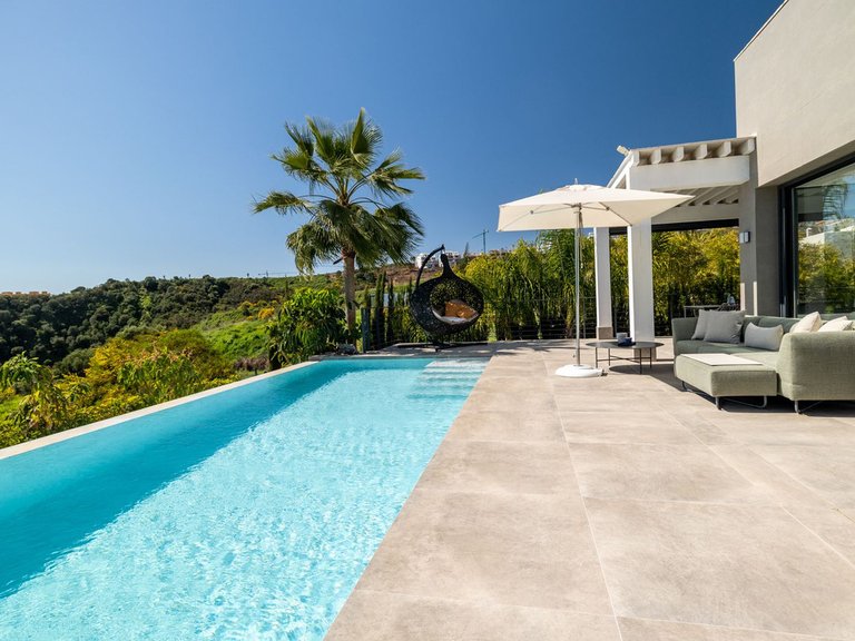 Villa for Sale in Selwo, Malaga 1