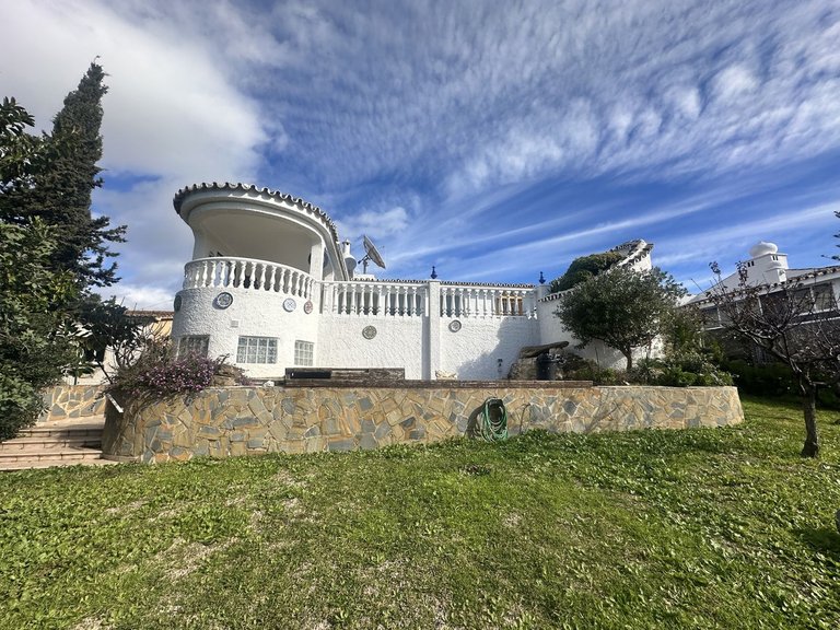 Villa for Sale in Calahonda, Malaga 38