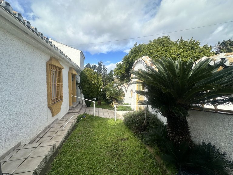 Villa for Sale in Calahonda, Malaga 41