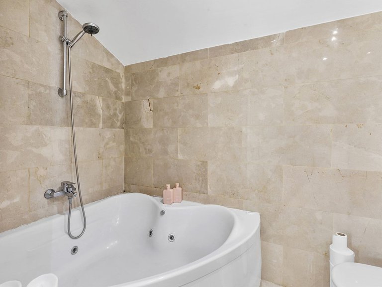 Apartment for Sale in Benalmadena, Malaga 9