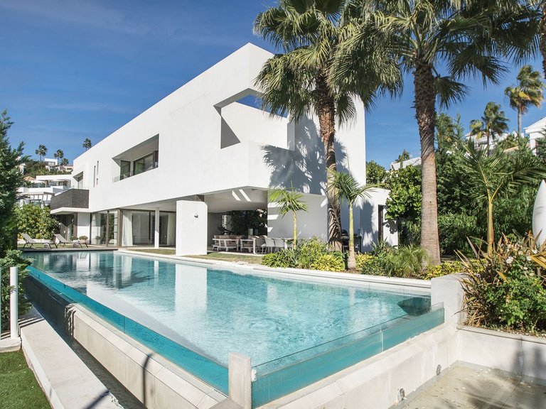 Villa for Sale in Benahavís, Malaga 1