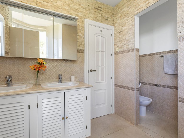 Apartment for Sale in Los Arqueros, Malaga 25