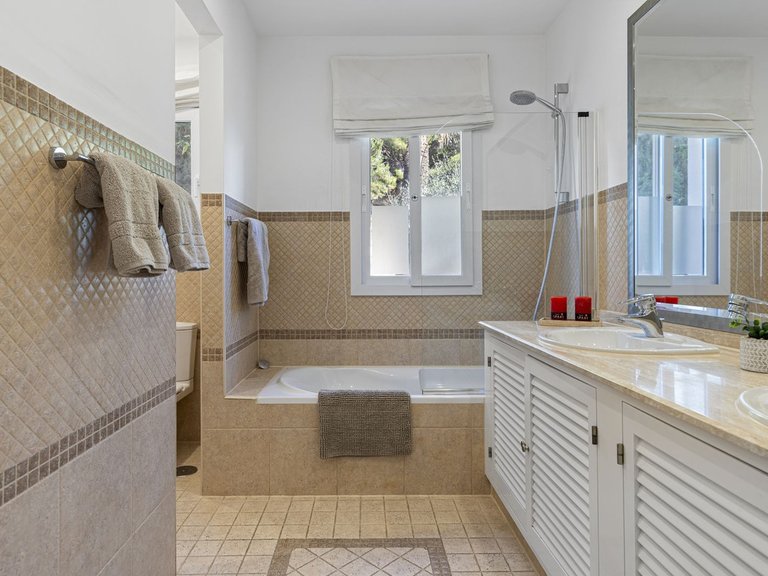 Apartment for Sale in Los Arqueros, Malaga 29