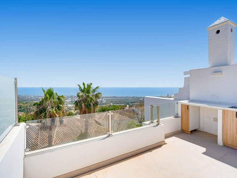 Villa for Sale in Altos De Los Monteros, Malaga 4