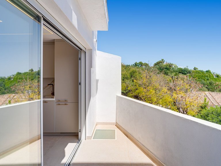 Villa for Sale in Altos De Los Monteros, Malaga 9