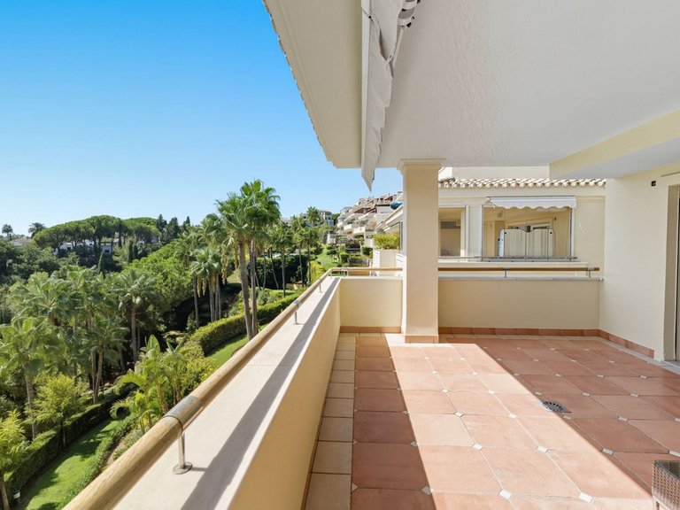 Apartment for Sale in Sierra Blanca, Malaga 13