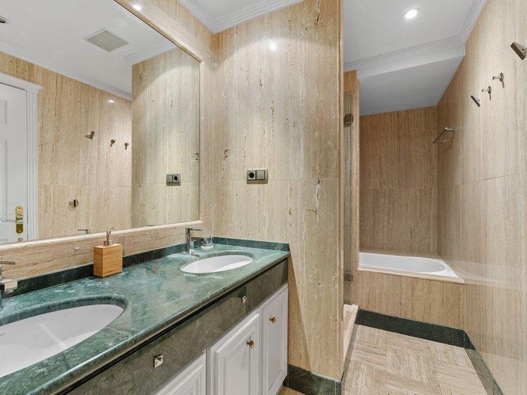 Apartment for Sale in Sierra Blanca, Malaga 17