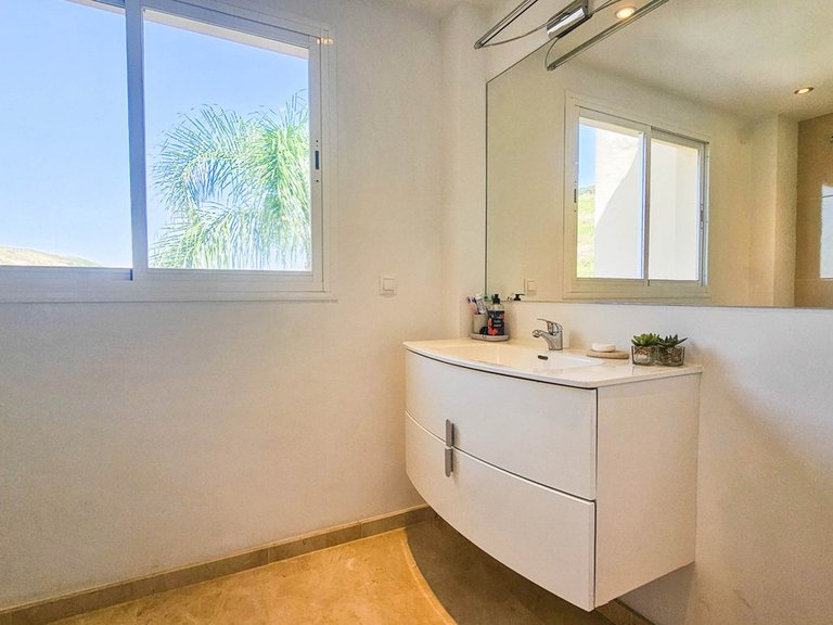 Villa for Sale in La Duquesa, Malaga 25