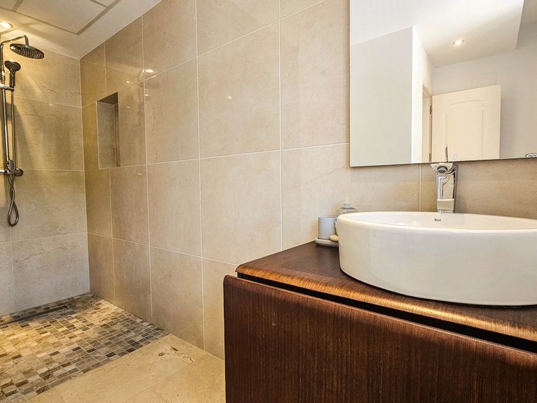 Villa for Sale in La Duquesa, Malaga 5