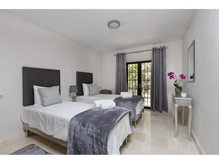 Villa for Sale in Benahavís, Malaga 11
