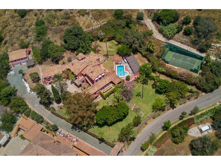 Villa for Sale in Benahavís, Malaga 12
