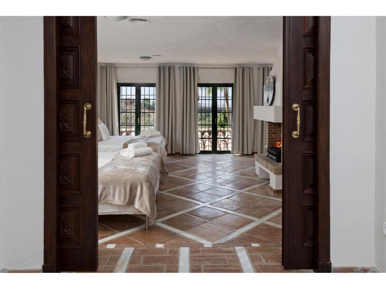 Villa for Sale in Benahavís, Malaga 14