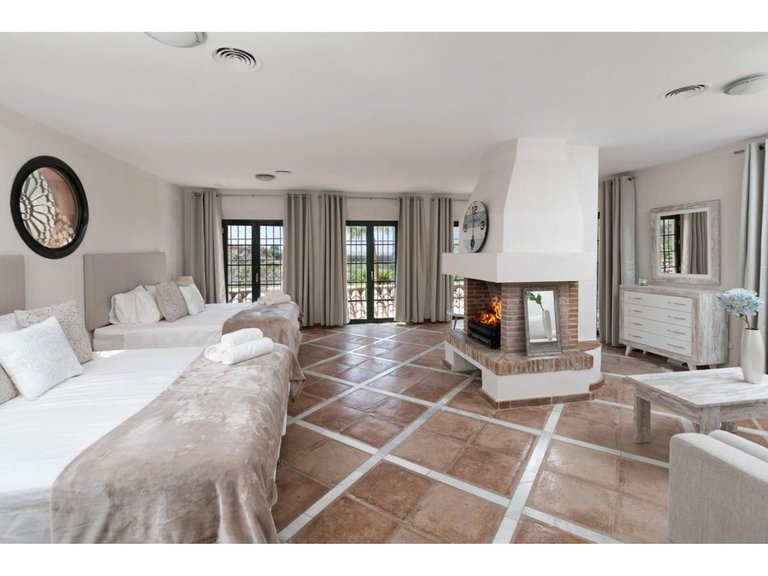 Villa for Sale in Benahavís, Malaga 15