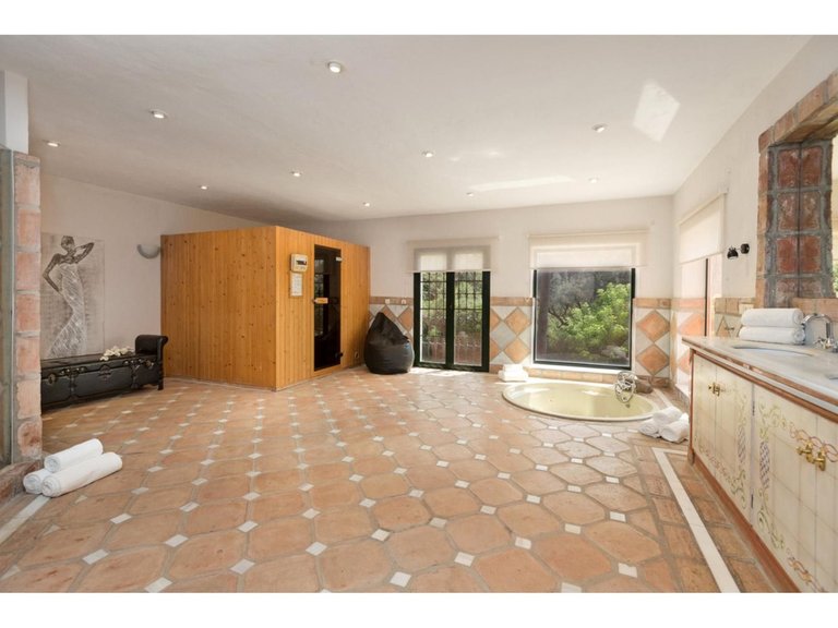 Villa for Sale in Benahavís, Malaga 18