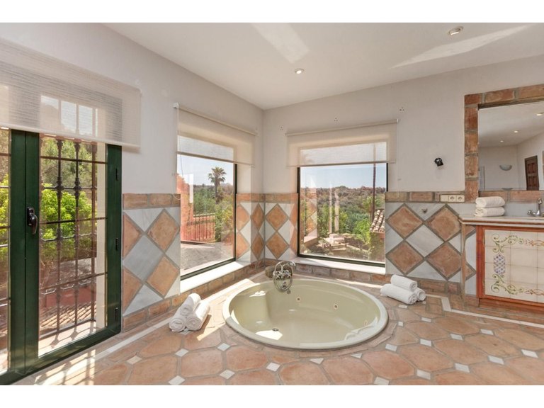 Villa for Sale in Benahavís, Malaga 19