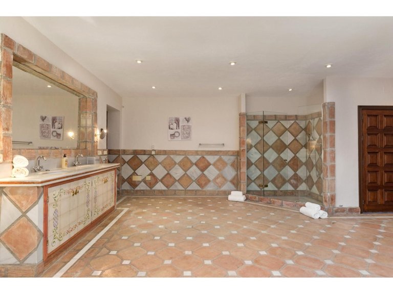 Villa for Sale in Benahavís, Malaga 20
