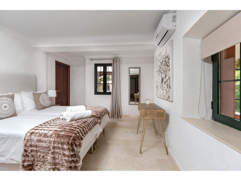 Villa for Sale in Benahavís, Malaga 26
