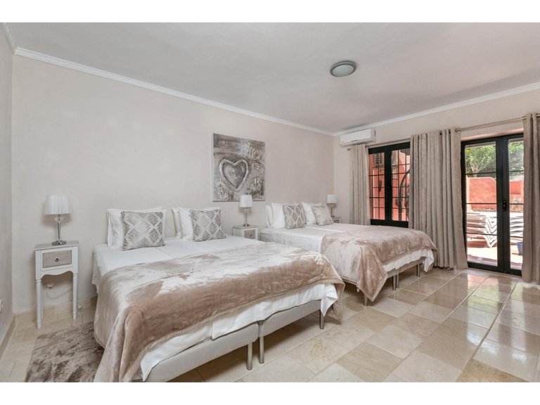 Villa for Sale in Benahavís, Malaga 28