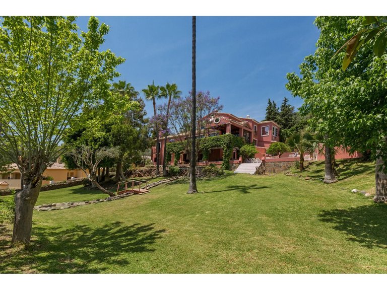 Villa for Sale in Benahavís, Malaga 36