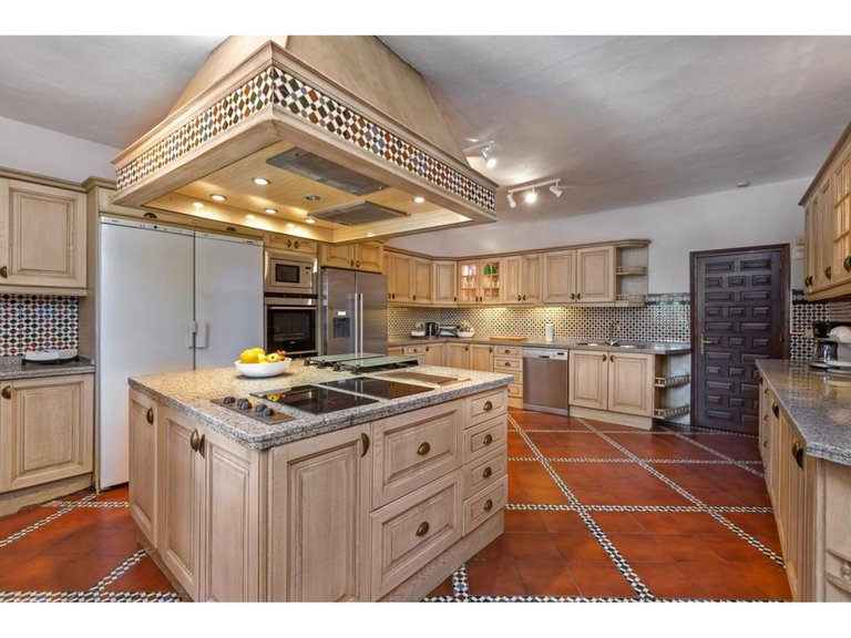 Villa for Sale in Benahavís, Malaga 4