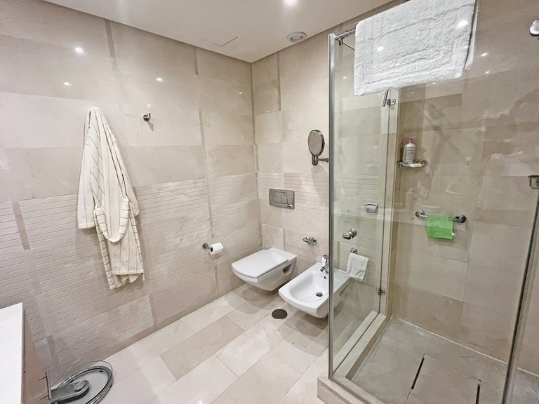 Apartment for Sale in The Golden Mile, Malaga 16