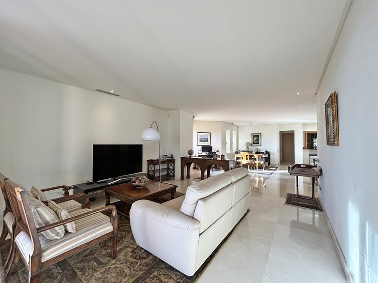 Apartment for Sale in The Golden Mile, Malaga 5