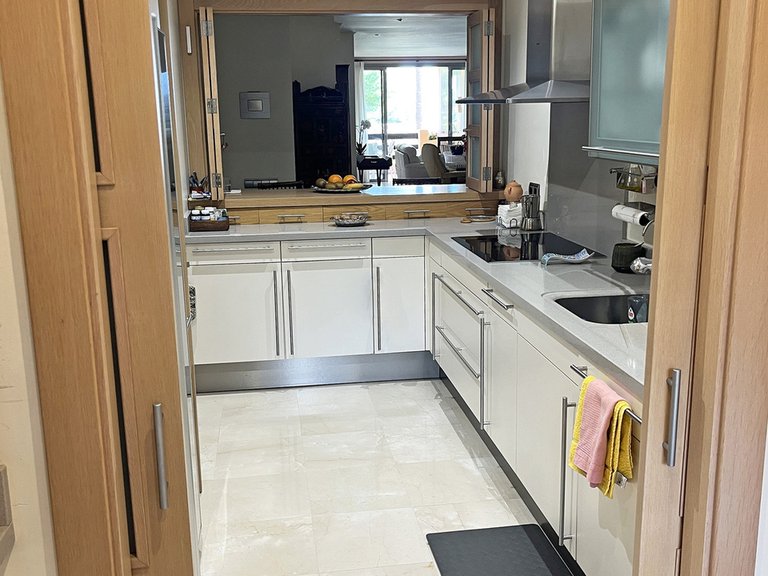 Apartment for Sale in The Golden Mile, Malaga 8