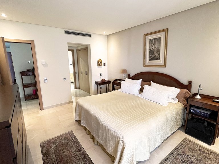 Apartment for Sale in The Golden Mile, Malaga 9