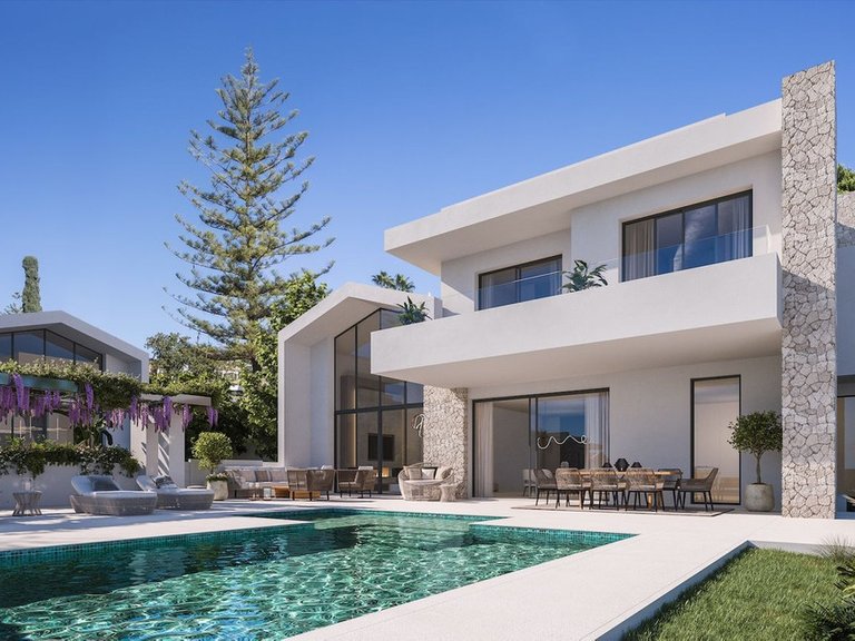 Villa for Sale in Costa del Sol New Golden Mile, Malaga 1