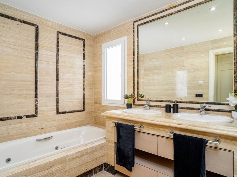 Apartment for Sale in Costa del Sol Sierra Blanca, Malaga 5