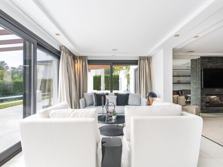 Villa for Sale in Nueva Andalucía, Malaga 13