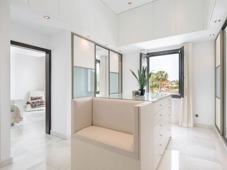 Villa for Sale in Nueva Andalucía, Malaga 15