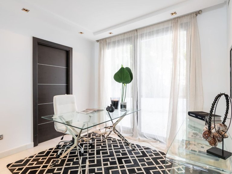 Villa for Sale in Nueva Andalucía, Malaga 16