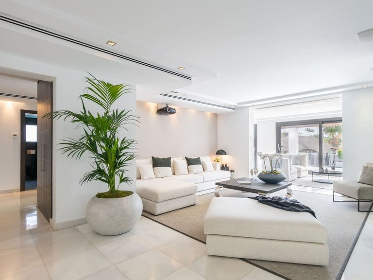 Villa for Sale in Nueva Andalucía, Malaga 3