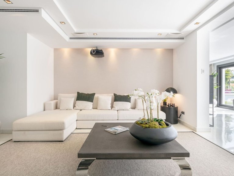 Villa for Sale in Nueva Andalucía, Malaga 4