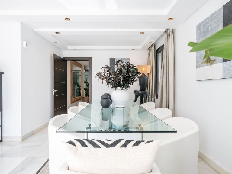 Villa for Sale in Nueva Andalucía, Malaga 5