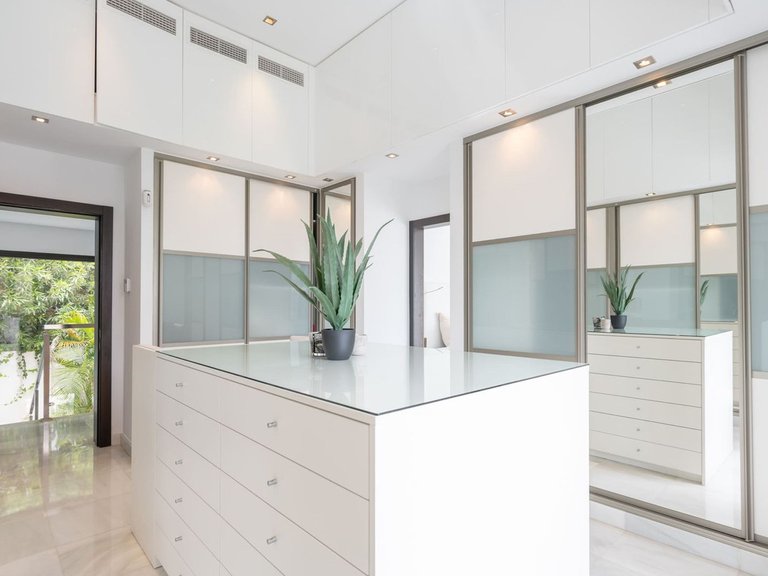Villa for Sale in Nueva Andalucía, Malaga 7