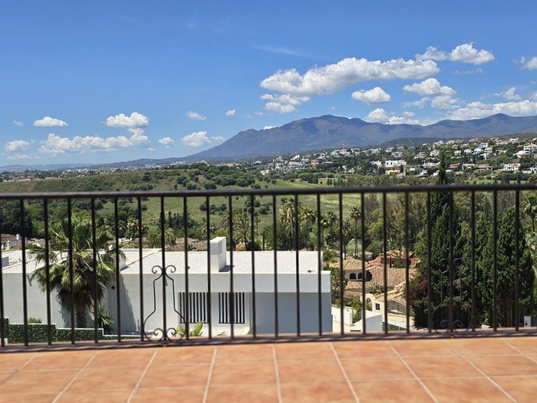 Apartment for Sale in El Paraiso, Malaga 11