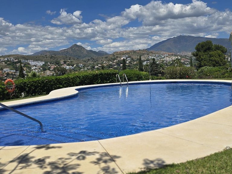 Apartment for Sale in El Paraiso, Malaga 5