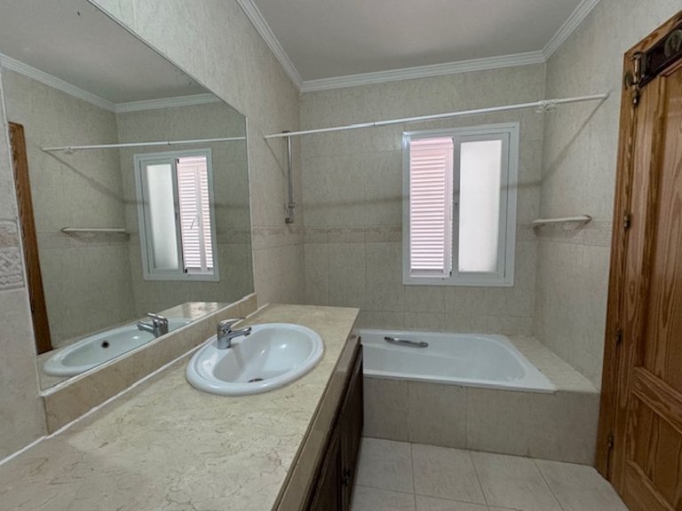 Villa for Sale in San Pedro De Alcántara, Malaga 22